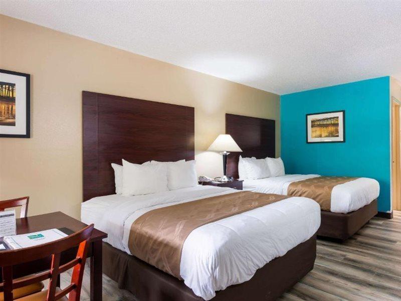 Quality Inn & Suites Рокингам Екстериор снимка