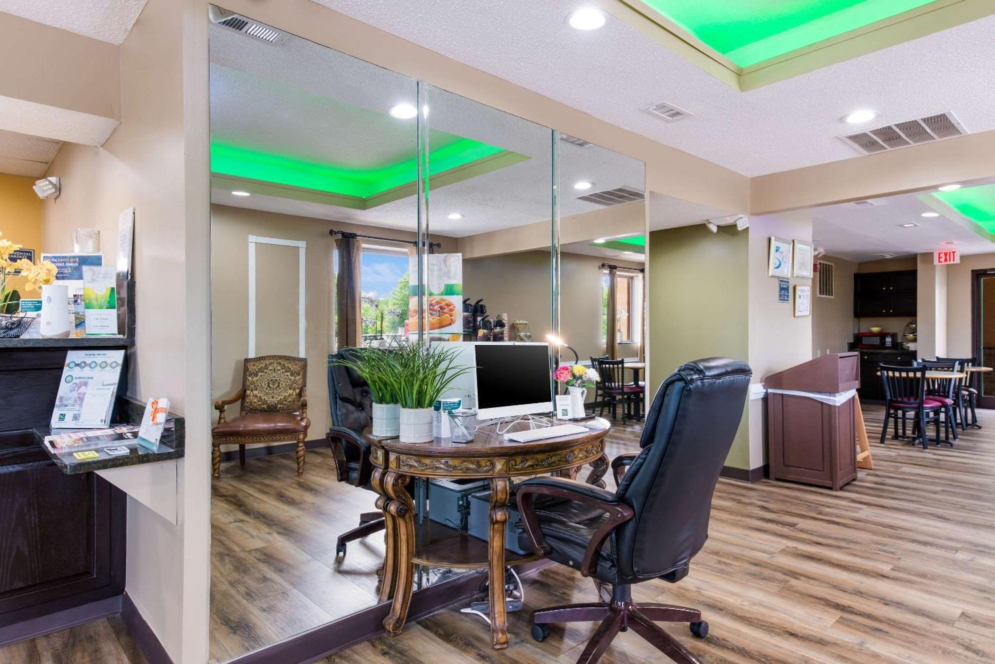 Quality Inn & Suites Рокингам Екстериор снимка