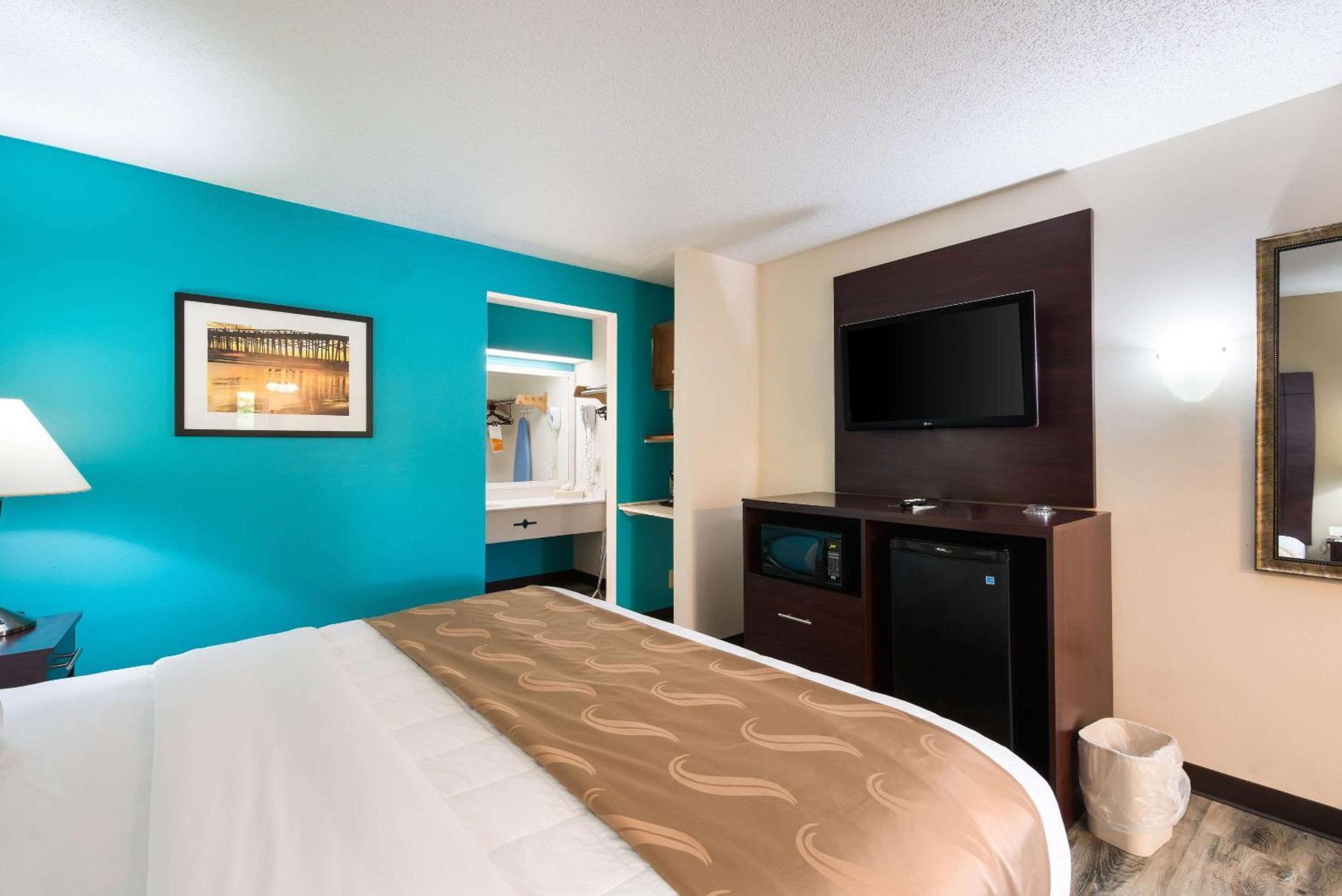 Quality Inn & Suites Рокингам Екстериор снимка