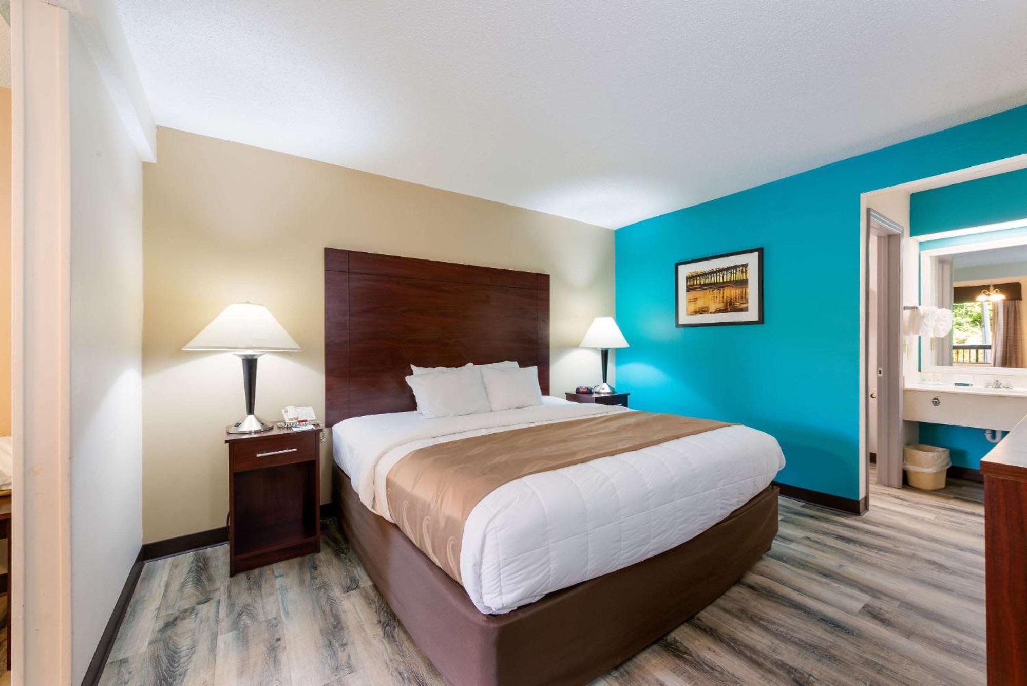 Quality Inn & Suites Рокингам Екстериор снимка
