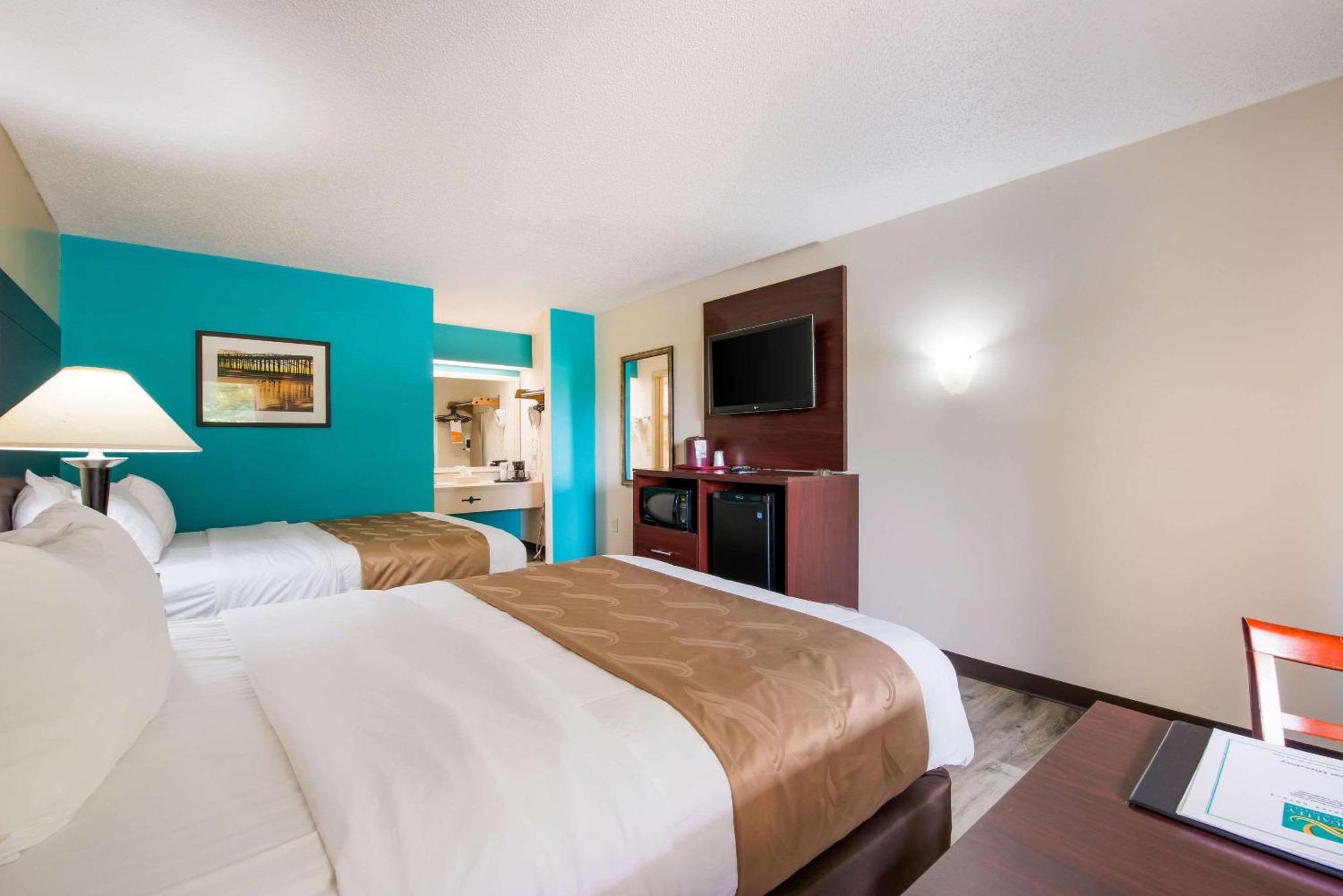 Quality Inn & Suites Рокингам Екстериор снимка