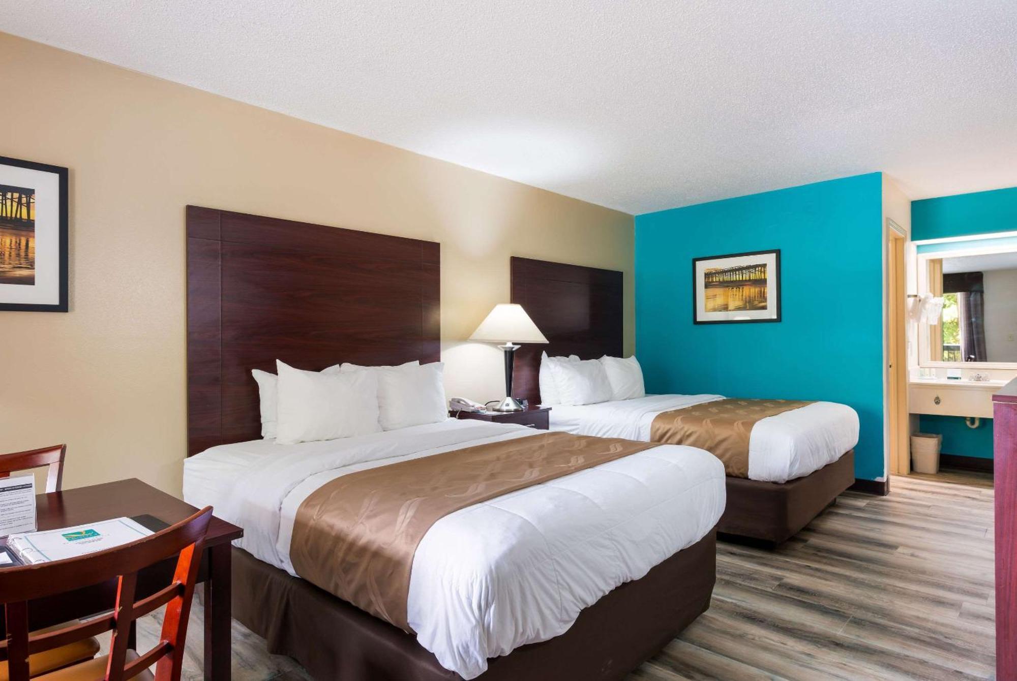 Quality Inn & Suites Рокингам Екстериор снимка
