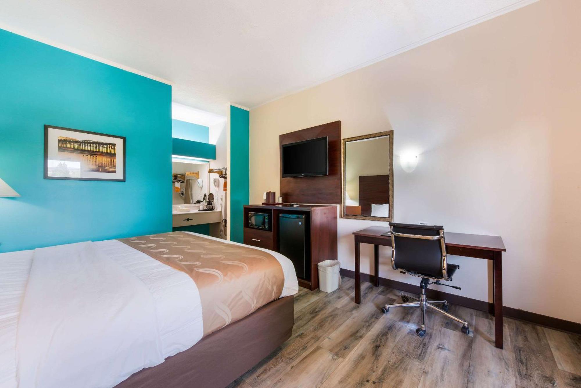 Quality Inn & Suites Рокингам Екстериор снимка