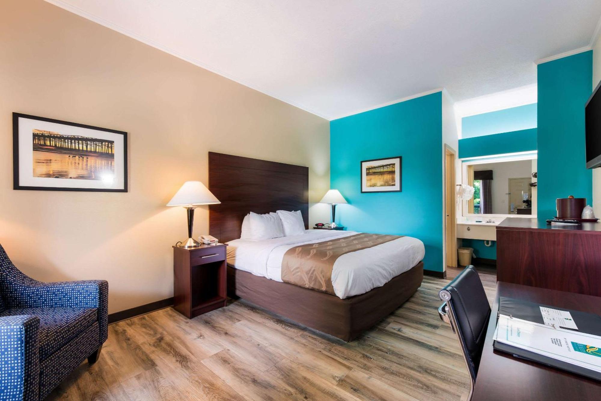 Quality Inn & Suites Рокингам Екстериор снимка