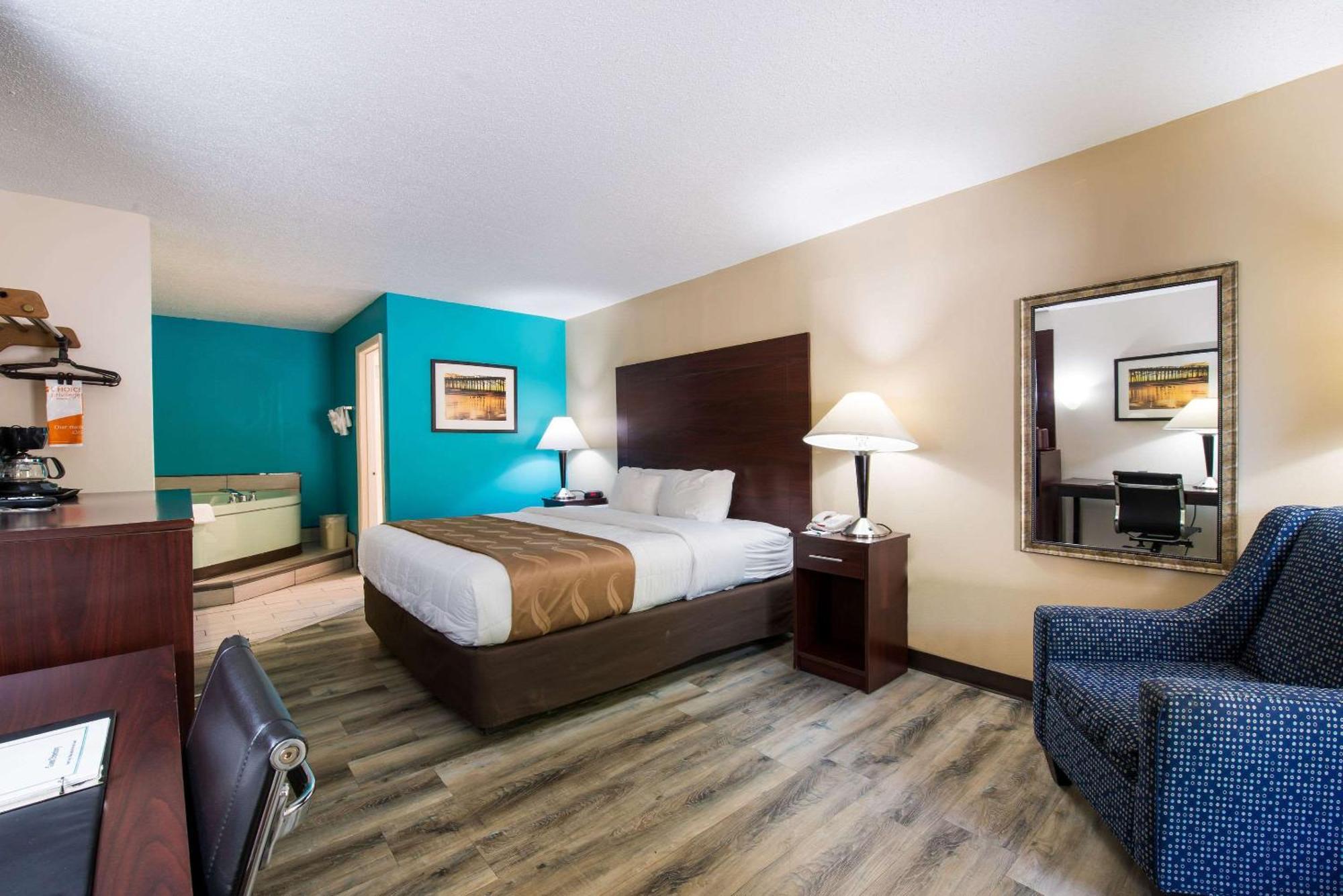 Quality Inn & Suites Рокингам Екстериор снимка