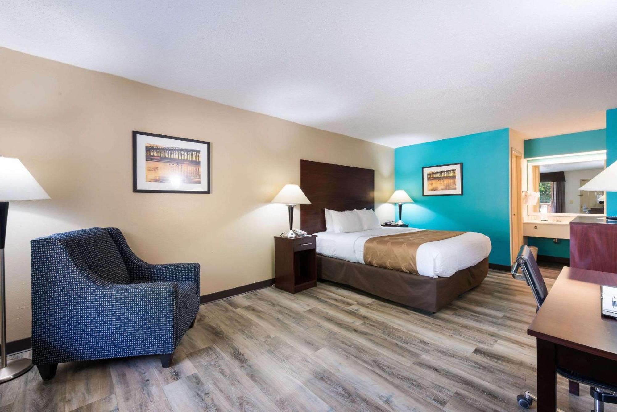 Quality Inn & Suites Рокингам Екстериор снимка