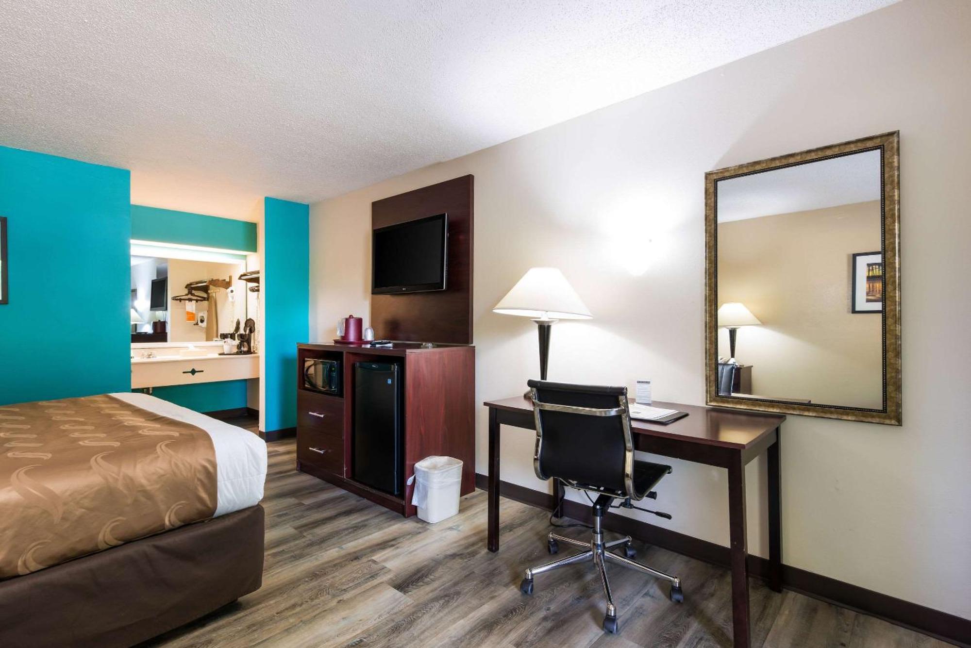 Quality Inn & Suites Рокингам Екстериор снимка