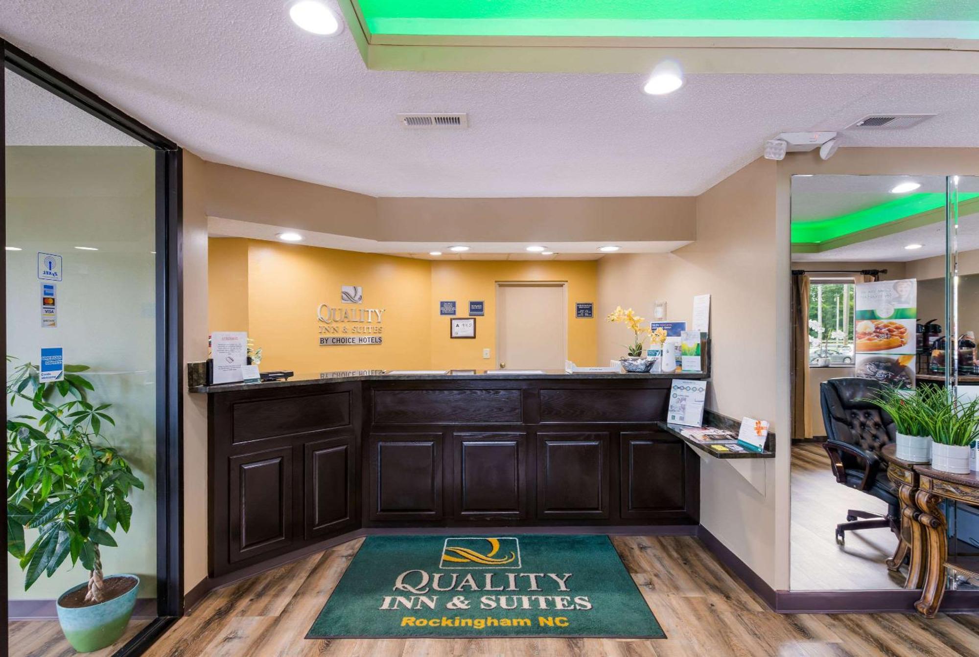 Quality Inn & Suites Рокингам Екстериор снимка