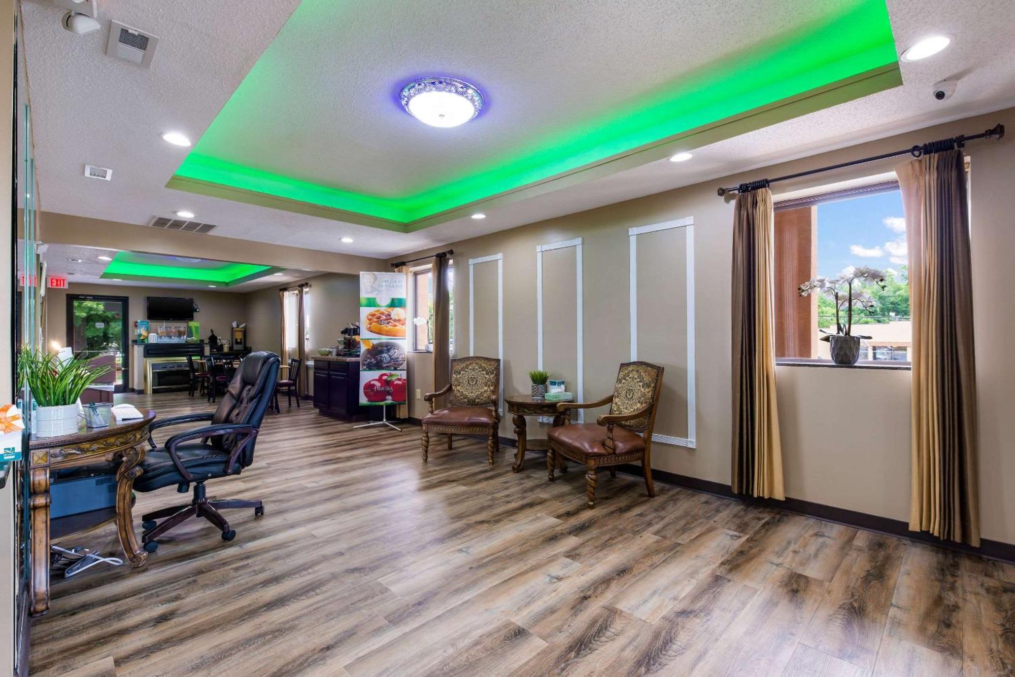 Quality Inn & Suites Рокингам Екстериор снимка