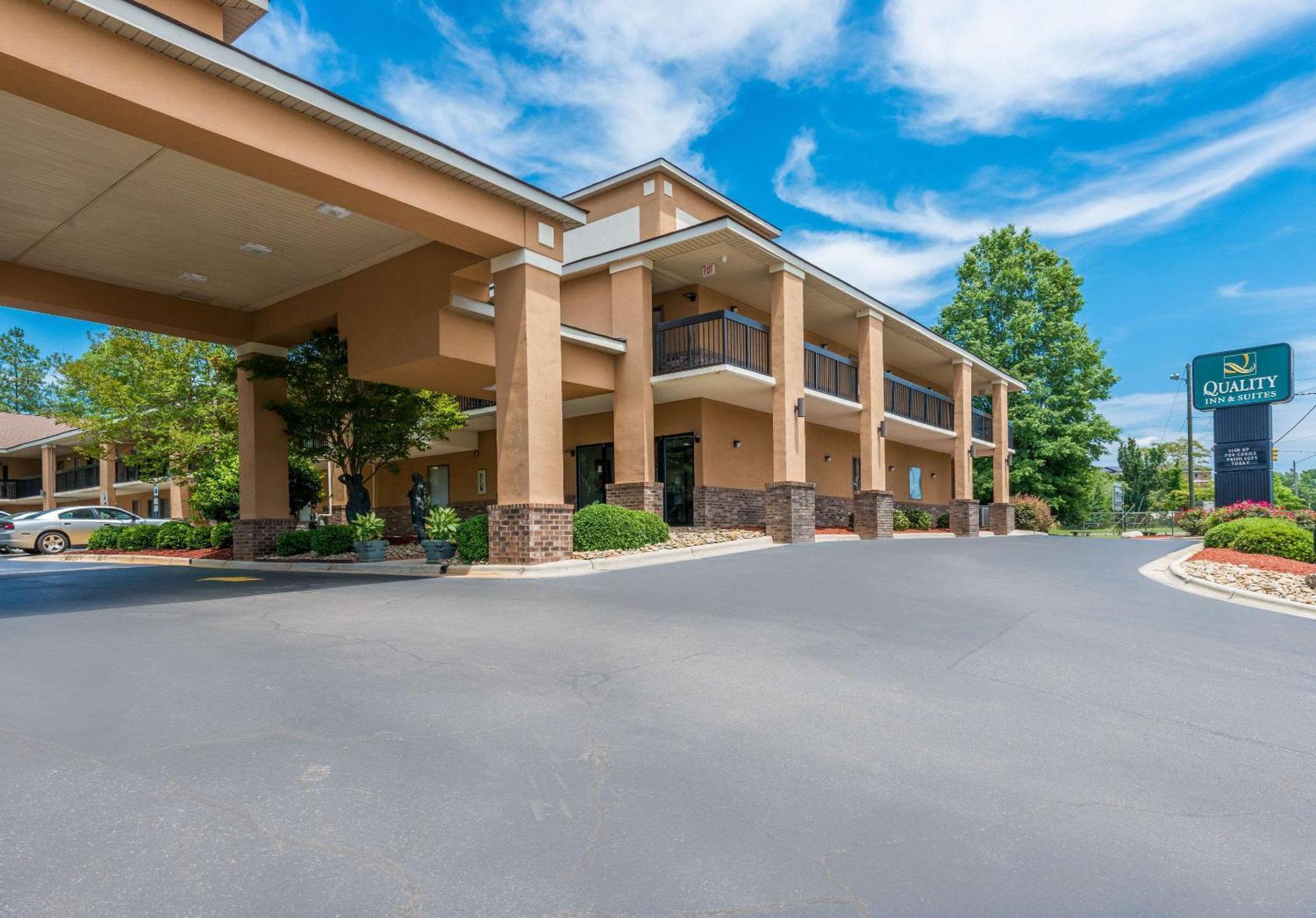 Quality Inn & Suites Рокингам Екстериор снимка