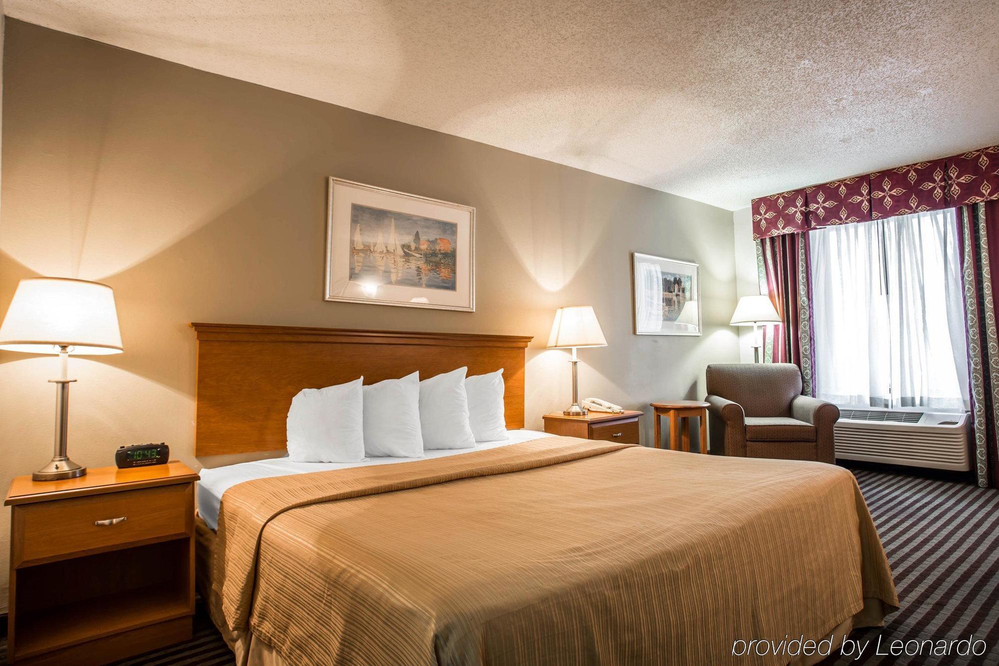 Quality Inn & Suites Рокингам Екстериор снимка