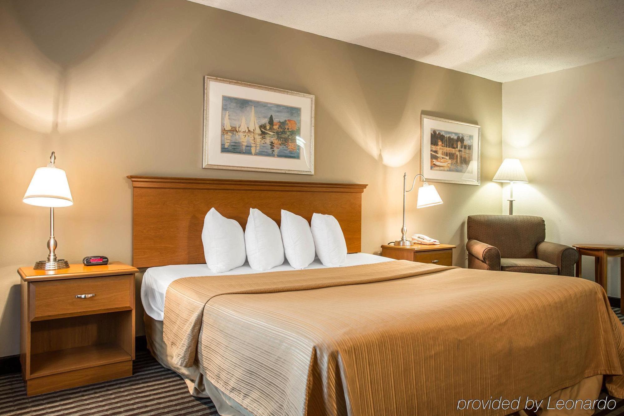 Quality Inn & Suites Рокингам Екстериор снимка