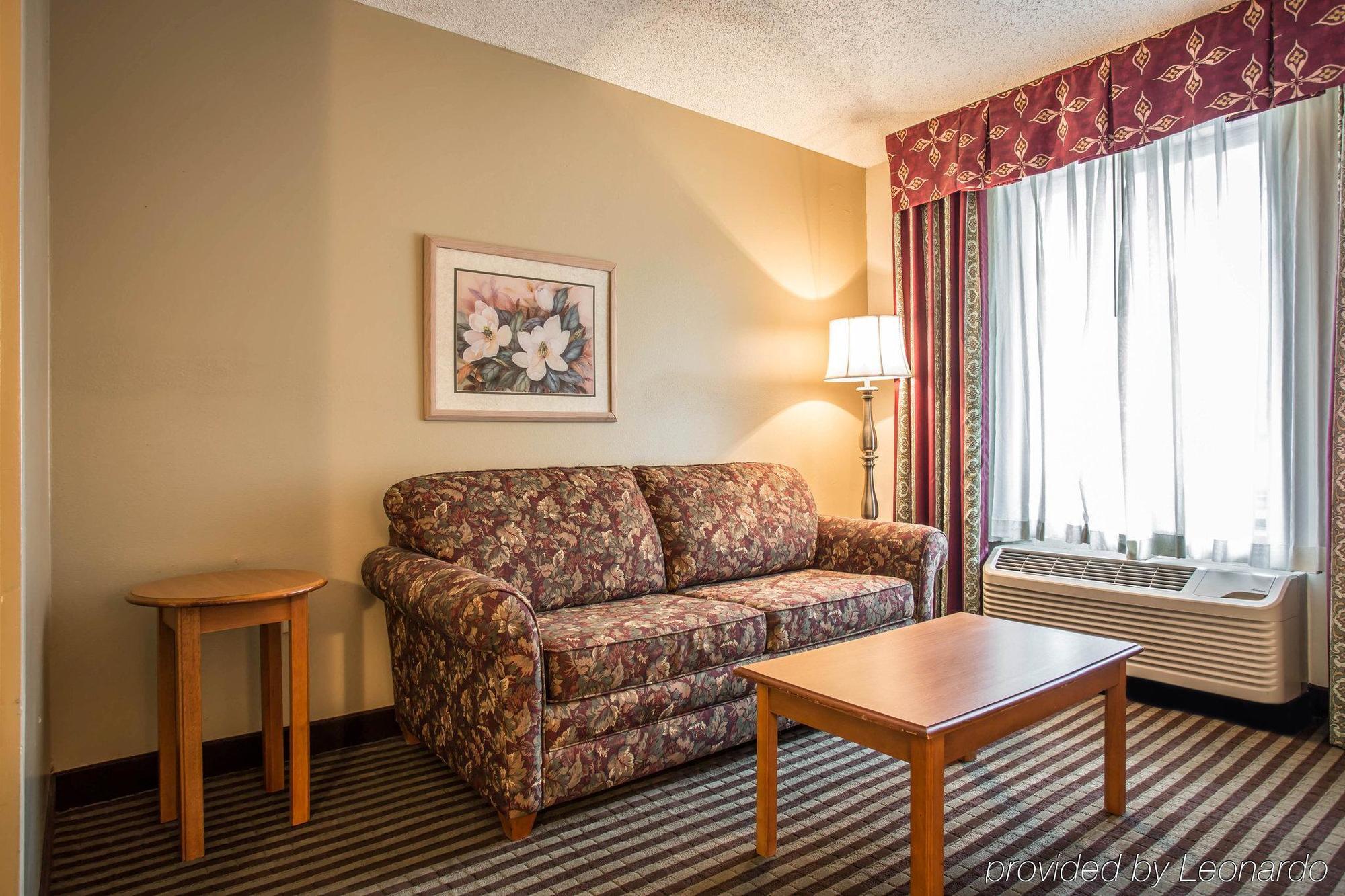 Quality Inn & Suites Рокингам Екстериор снимка