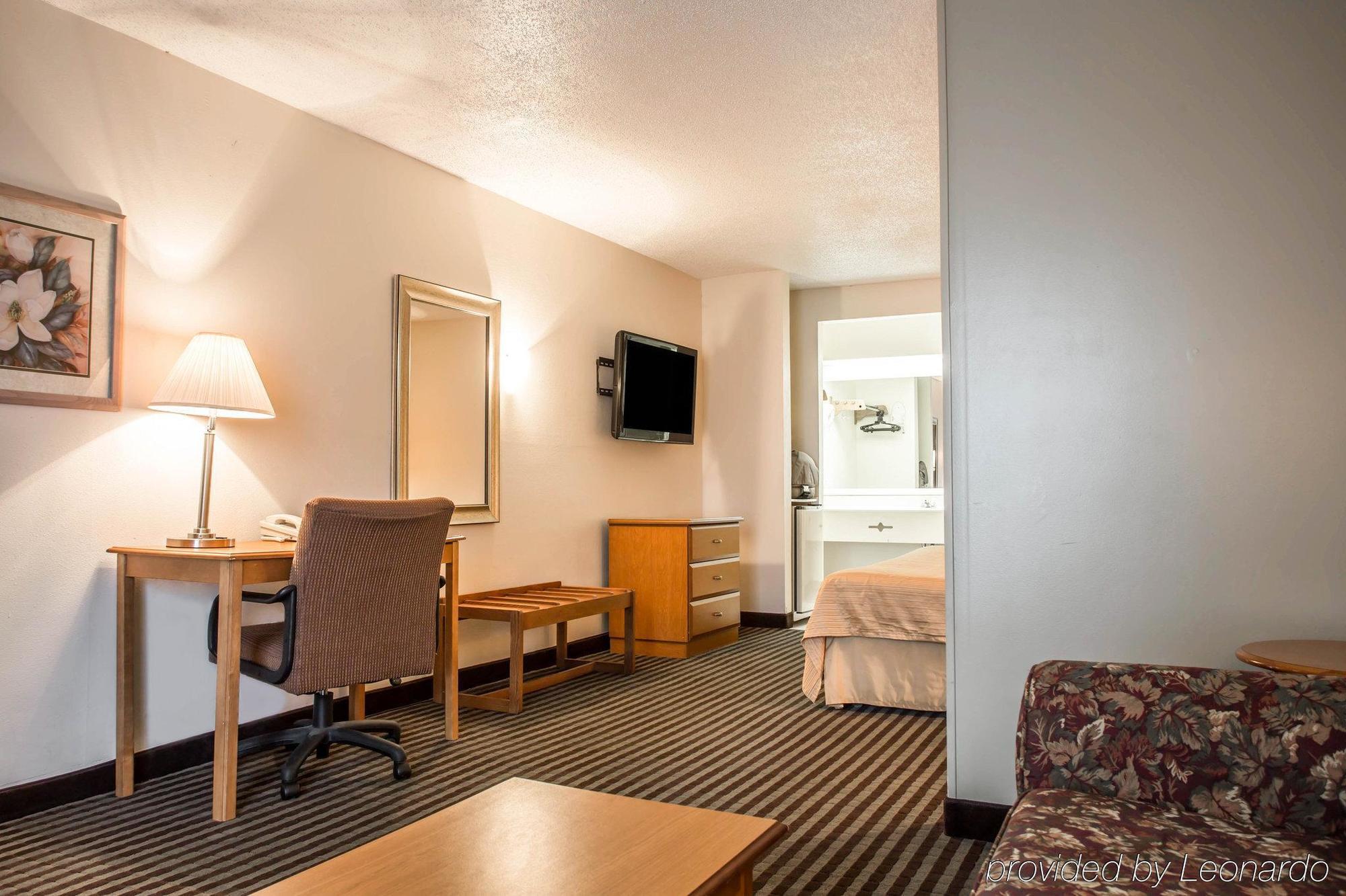 Quality Inn & Suites Рокингам Екстериор снимка