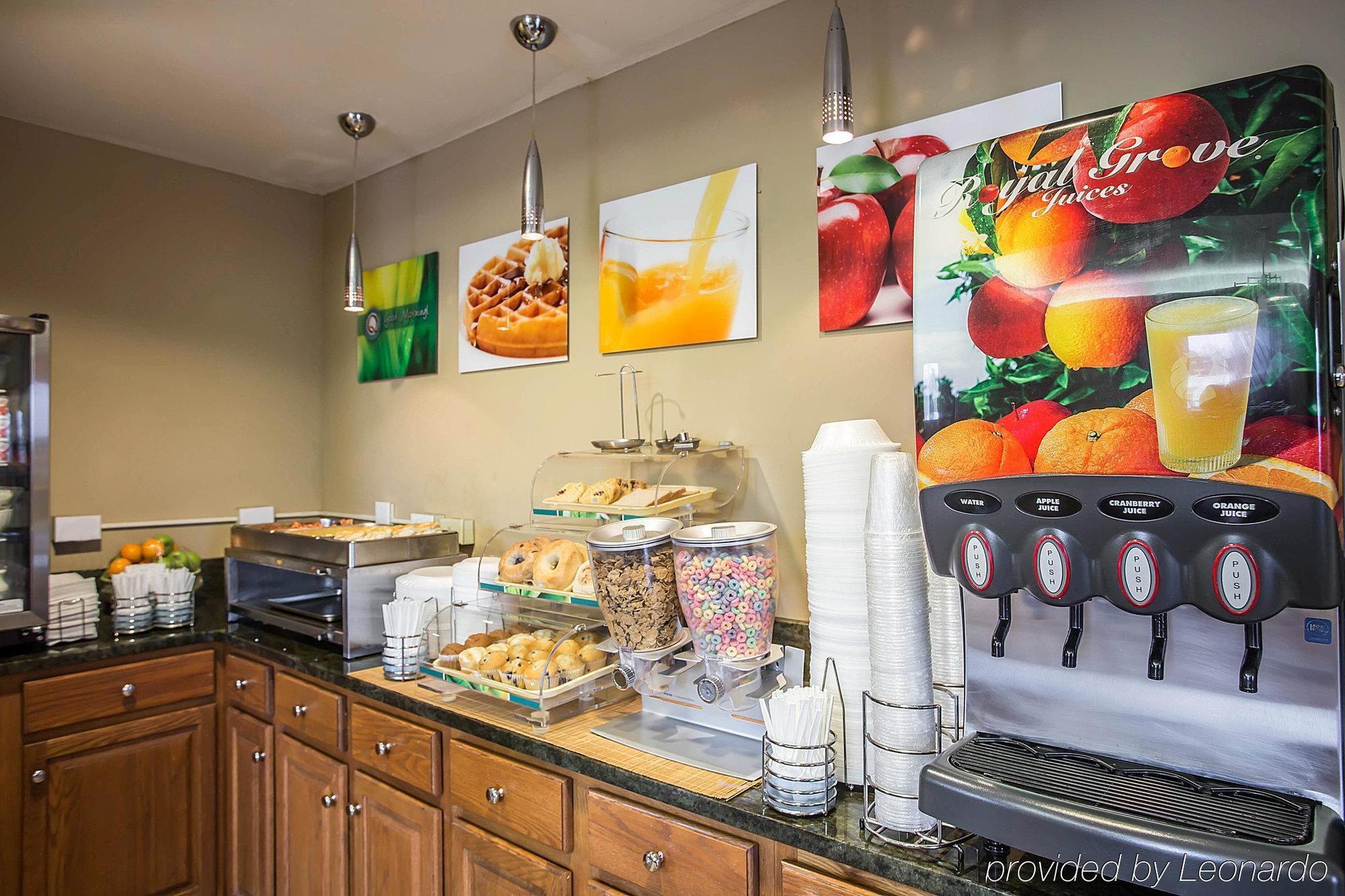 Quality Inn & Suites Рокингам Екстериор снимка