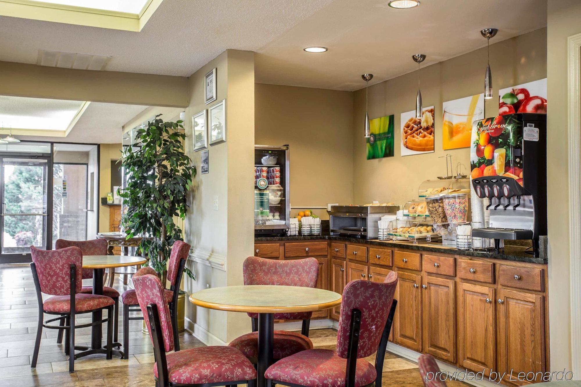 Quality Inn & Suites Рокингам Екстериор снимка