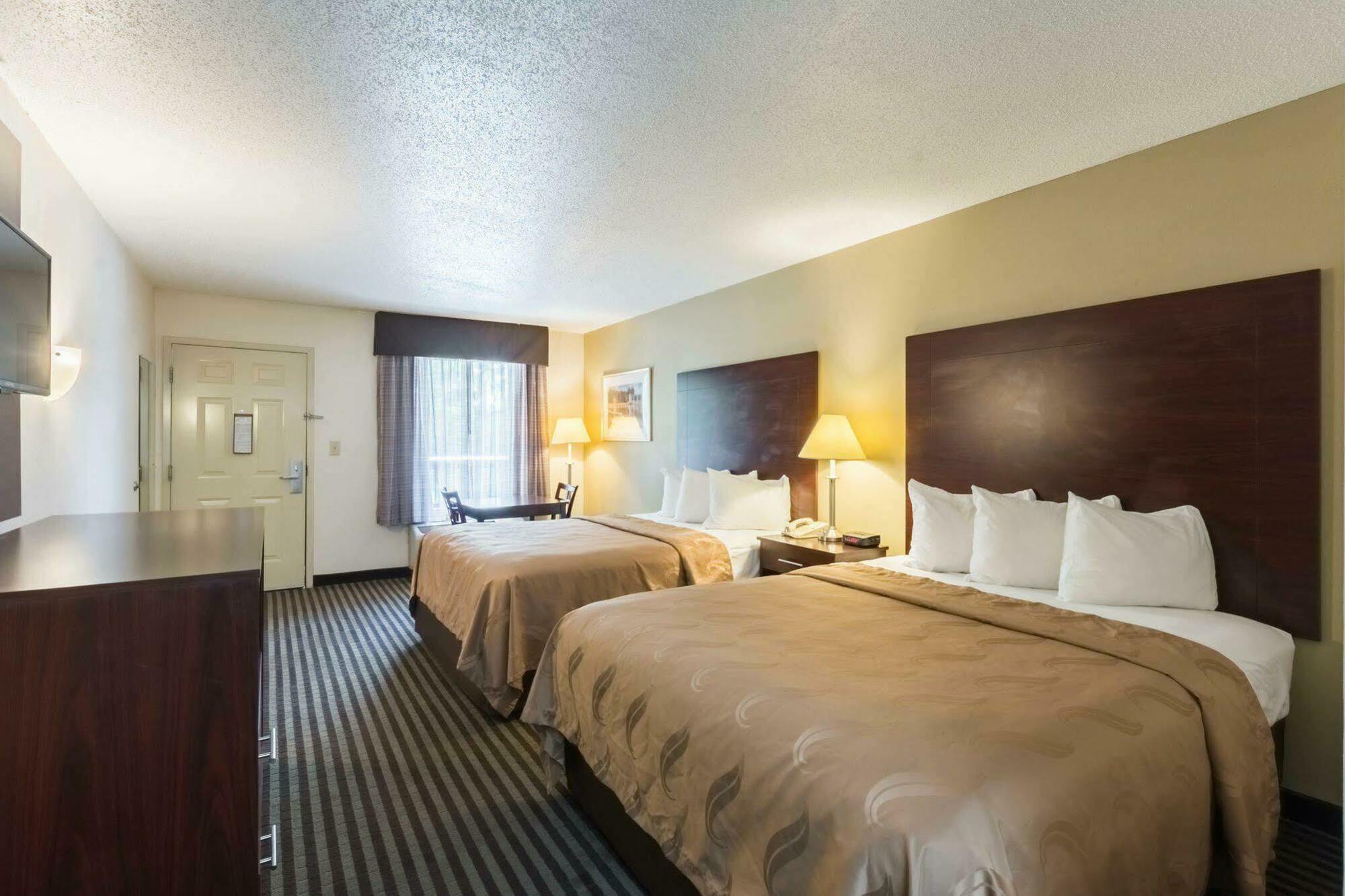 Quality Inn & Suites Рокингам Екстериор снимка