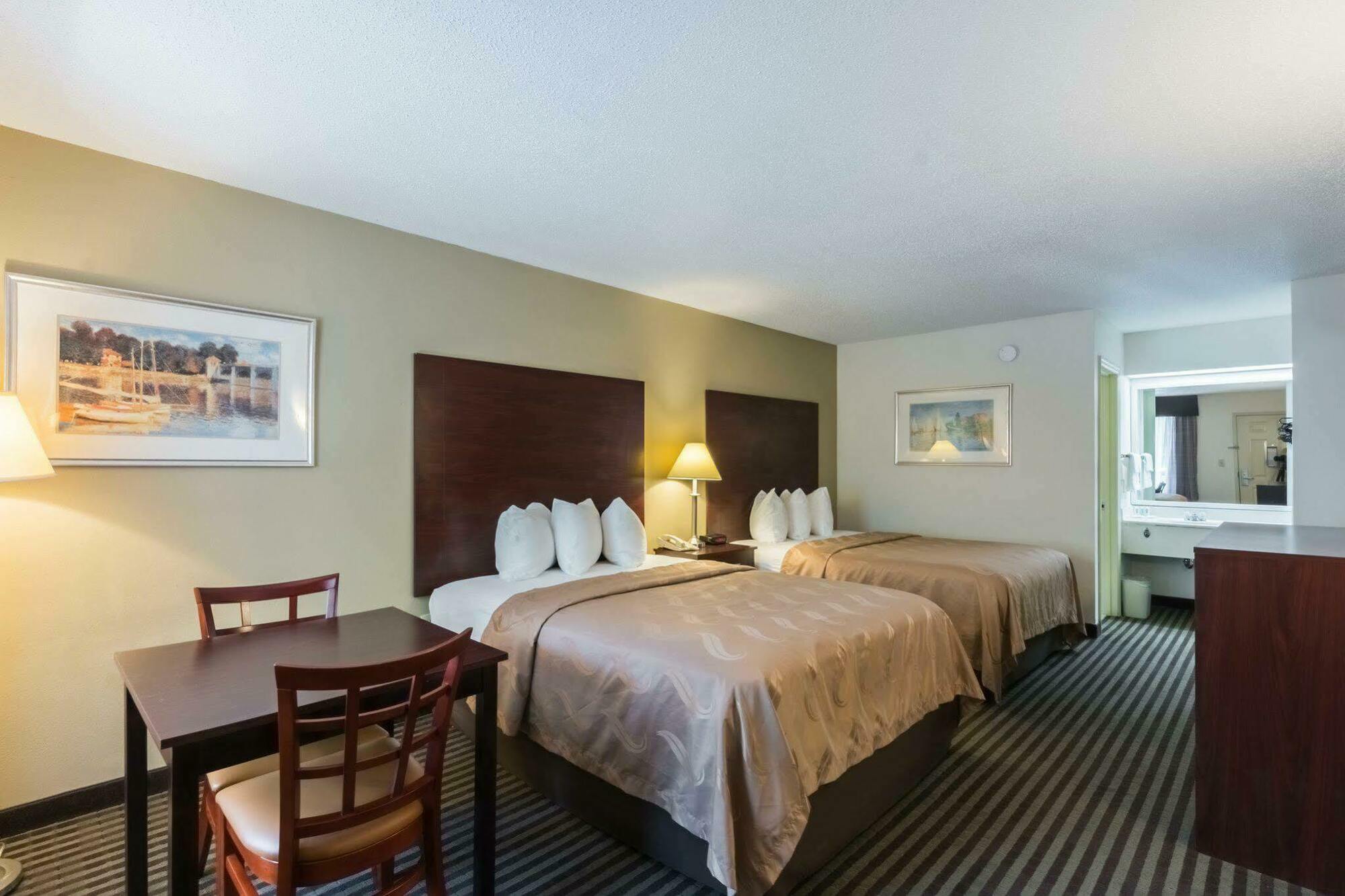 Quality Inn & Suites Рокингам Екстериор снимка